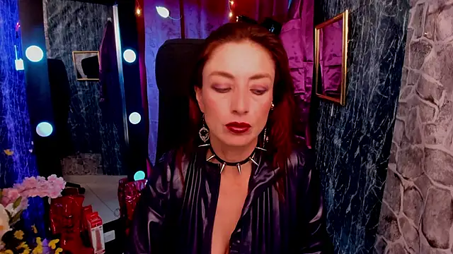 Snapshot of Queenscarlettsecret chatting on 04-25-26, 07:55 Queenscarlettsecret online show from 04-25-26, 07:55