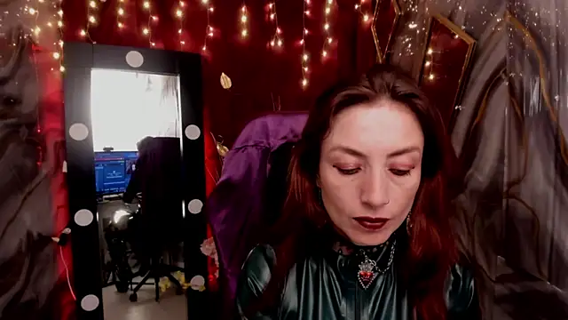 Snapshot of Queenscarlettsecret chatting on 05-04-26, 06:37 Queenscarlettsecret online show from 05-04-26, 06:37