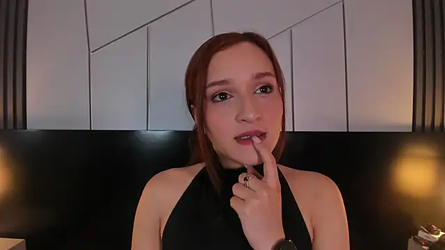 Snapshot of leahluna chatting on 05-08-26, 08:47 leahluna online show from 05-08-26, 08:47