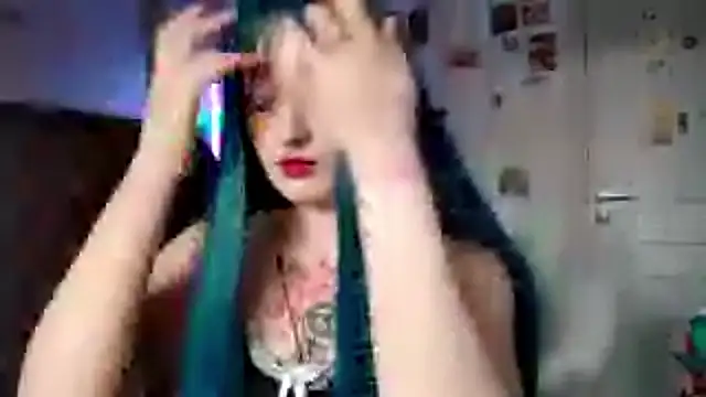 Snapshot of UniSunny chatting on 04-16-26, 02:07 UniSunny online show from 04-16-26, 02:07