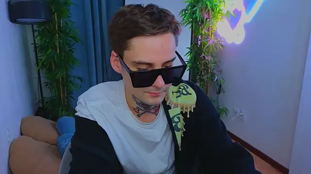 Snapshot of dri11fi11 chatting on 04-15-26, 10:10 dri11fi11 online show from 04-15-26, 10:10