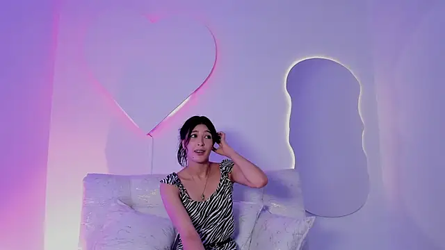 AdharaHamilton  online show from 04-18-26, 07:51