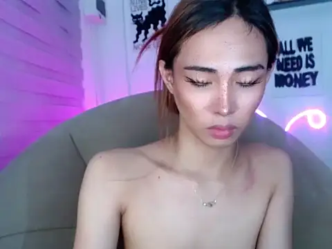 Snapshot of UrHolyBody chatting on 04-25-26, 01:41 UrHolyBody online show from 04-25-26, 01:41
