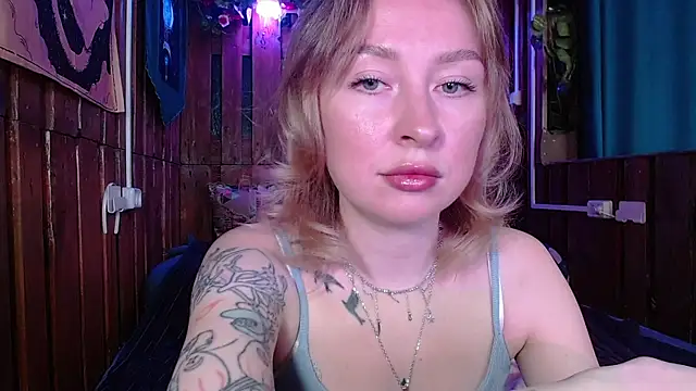 Snapshot of Mimi-Deep chatting on 06-11-26, 08:23 Mimi-Deep online show from 06-11-26, 08:23