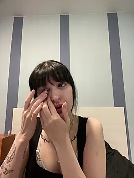 Snapshot of xo_Spirit chatting on 04-20-26, 11:24 xo Spirit online show from 04-20-26, 11:24