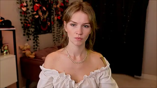 crystalkris  online show from 04-23-26, 05:41