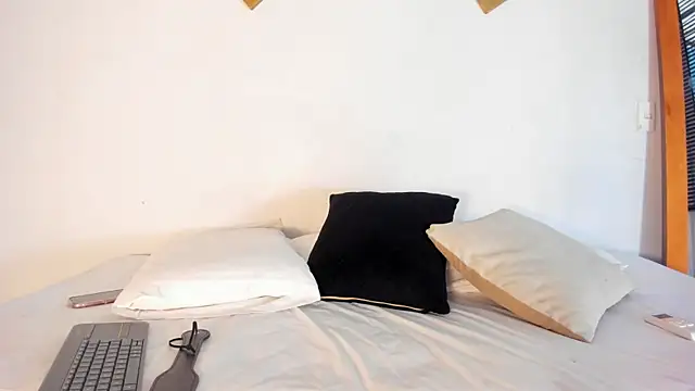 MiaNyxx online show from 04-22-26, 11:34