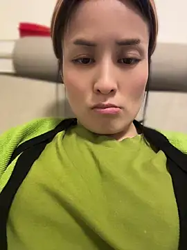 Snapshot of Faye-baby chatting on 04-23-26, 01:57 Faye-baby online show from 04-23-26, 01:57