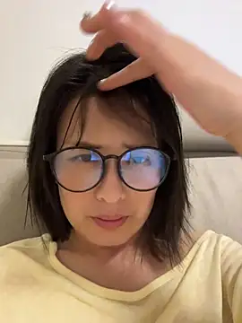 Snapshot of Faye-baby chatting on 05-19-26, 02:45 Faye-baby online show from 05-19-26, 02:45