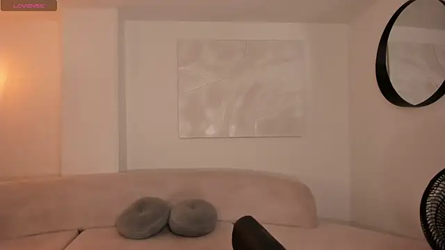 MiaSilvaX online show from 07-18-26, 10:52