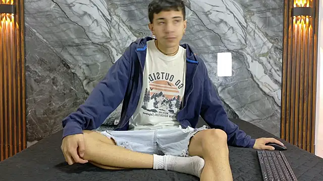 NoahWalker   online show from 06-02-26, 11:01