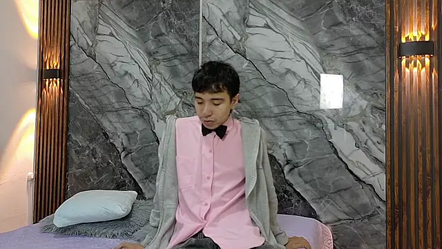 Snapshot of NoahWalker__ chatting on 07-24-26, 10:57 NoahWalker online show from 07-24-26, 10:57