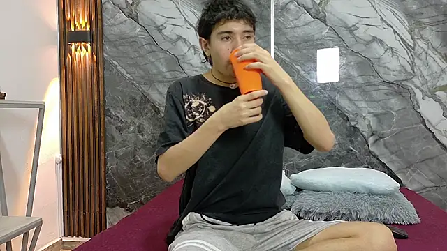 Snapshot of NoahWalker__ chatting on 07-27-26, 11:06 NoahWalker online show from 07-27-26, 11:06