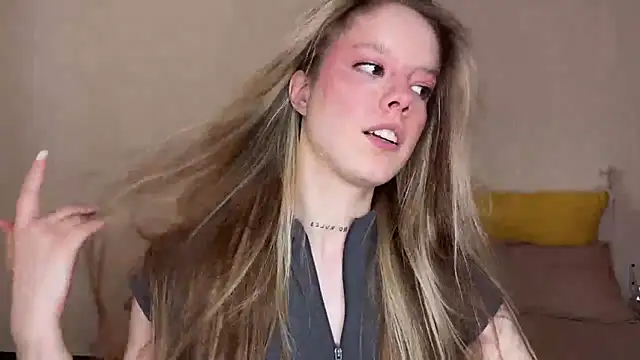 Snapshot of Catrinee chatting on 05-07-26, 04:23 Catrinee online show from 05-07-26, 04:23