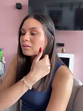 AuroraMoore Pink online show from 04-16-26, 06:19