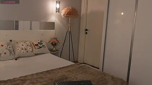 lunaaauraaaa online show from 05-11-26, 03:40