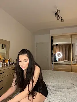 CandyElla  online show from 05-17-26, 07:21