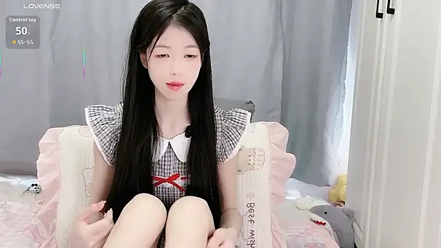 XiaoMei-iiiiii online show from 04-28-26, 06:51