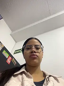Snapshot of Susan_Voltaire chatting on 05-07-26, 10:53 Susan Voltaire online show from 05-07-26, 10:53