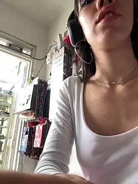 Snapshot of drea-an chatting on 04-16-26, 04:52 drea-an online show from 04-16-26, 04:52