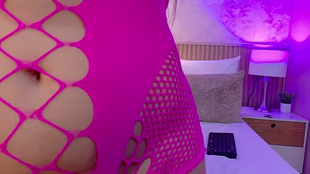 Darcy glow  online show from 04-25-26, 01:41