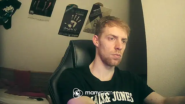 Snapshot of Milkyman7 chatting on 01-01-25, 08:15 Milkyman7 online show from 01-01-25, 08:15