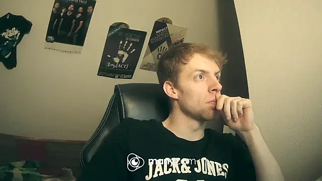 Snapshot of Milkyman7 chatting on 02-05-25, 08:35 Milkyman7 online show from 02-05-25, 08:35