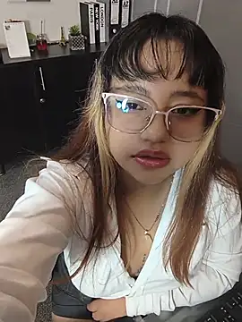 BelleVivianne online show from 05-26-26, 12:56