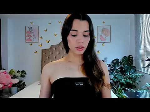 Snapshot of bella_grego chatting on 04-19-26, 06:10 bella grego online show from 04-19-26, 06:10