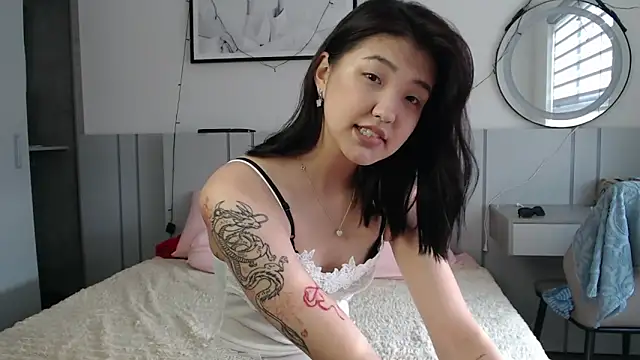 Maiaxoxo online show from 04-24-26, 12:24