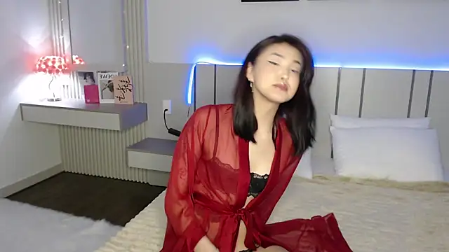 Snapshot of Maiaxoxo chatting on 05-30-26, 02:30 Maiaxoxo online show from 05-30-26, 02:30