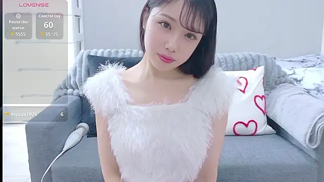 Snapshot of Minamina2 chatting on 05-27-26, 06:10 Minamina2 online show from 05-27-26, 06:10