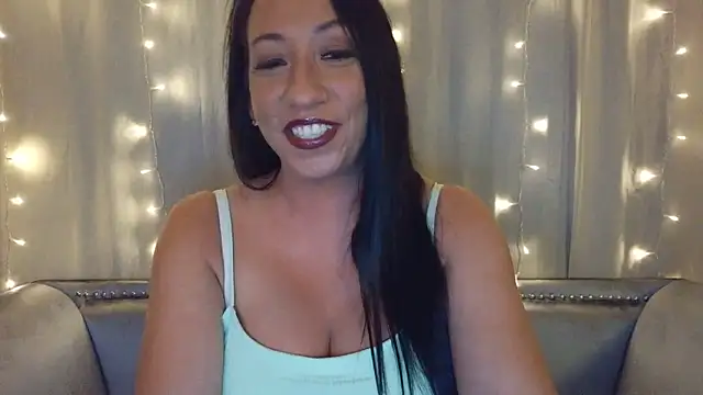 Snapshot of CheyDoll chatting on 06-14-26, 04:03 CheyDoll online show from 06-14-26, 04:03
