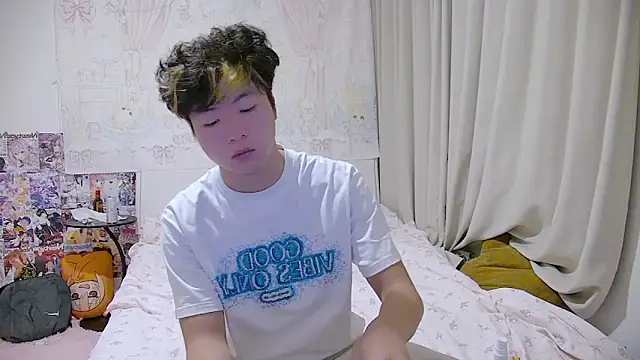 Cream-001 online show from 04-18-26, 11:05