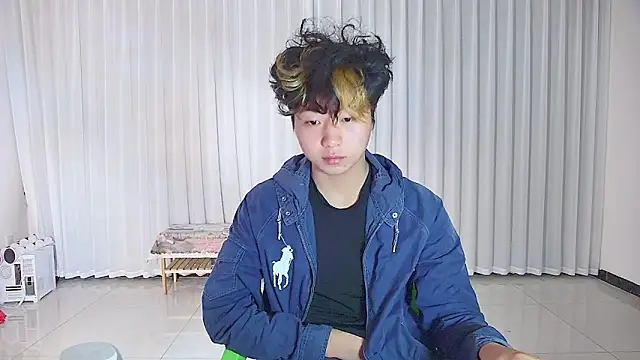 Cream-001 online show from 04-21-26, 12:33