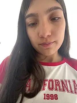 Snapshot of Soffy_20 chatting on 05-18-26, 04:24 Soffy 20 online show from 05-18-26, 04:24