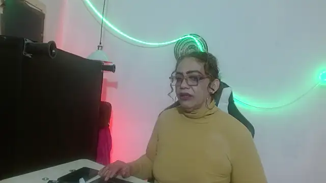 Snapshot of Sweet-Mommy-Milf chatting on 05-14-26, 11:44 Sweet-Mommy-Milf online show from 05-14-26, 11:44