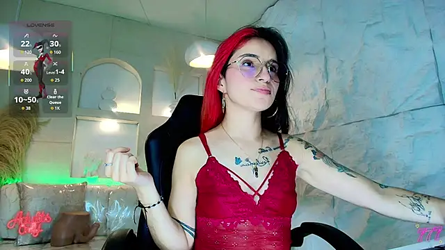 Moon Red r online show from 04-20-26, 07:48