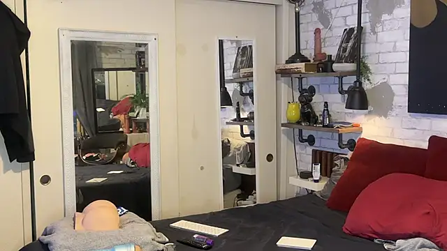 Snapshot of maxbandit chatting on 10-28-25, 01:47 maxbandit online show from 10-28-25, 01:47