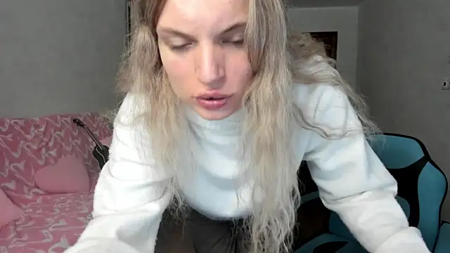 Snapshot of milliKira006 chatting on 05-11-26, 12:22 milliKira006 online show from 05-11-26, 12:22
