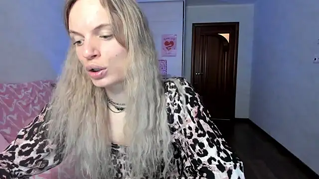 Snapshot of milliKira006 chatting on 05-11-26, 02:45 milliKira006 online show from 05-11-26, 02:45