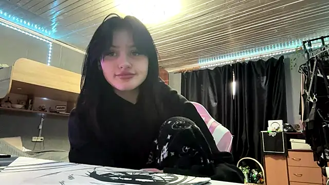 SallieStrahin online show from 04-20-26, 03:15