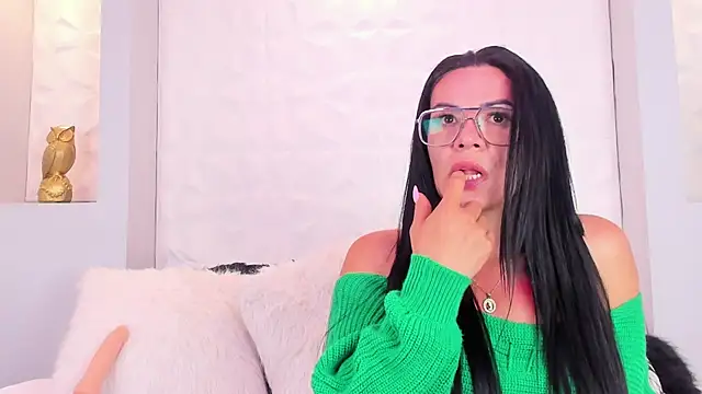 DannaPerea online show from 04-21-26, 02:51