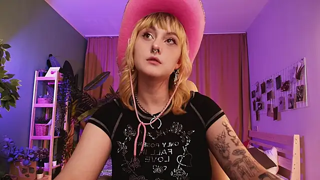 Emma Thomps online show from 05-13-26, 02:03