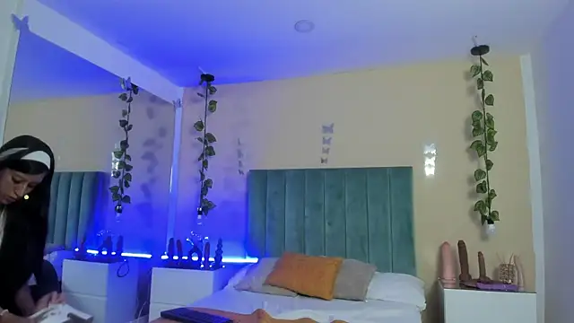 ARIANA CRI-X online show from 04-20-26, 12:08