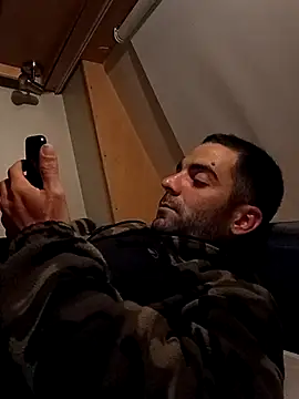 Snapshot of alieno_napoletano chatting on 04-28-26, 07:52 alieno napoletano online show from 04-28-26, 07:52