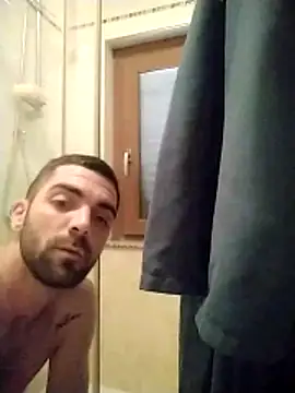 Snapshot of alieno_napoletano chatting on 05-30-26, 03:42 alieno napoletano online show from 05-30-26, 03:42