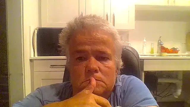 Snapshot of smokinhotshorty chatting on 07-27-26, 04:14 smokinhotshorty online show from 07-27-26, 04:14