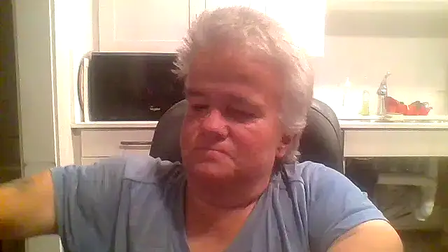 Snapshot of smokinhotshorty chatting on 07-28-26, 12:23 smokinhotshorty online show from 07-28-26, 12:23