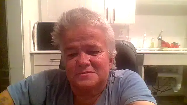Snapshot of smokinhotshorty chatting on 07-28-26, 12:48 smokinhotshorty online show from 07-28-26, 12:48
